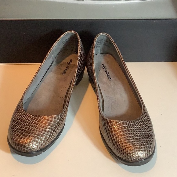 Easy Spirit Bronze Brown Reptile Print Slip On Low Heel Comfort Shoes Flats 10M - Picture 1 of 12